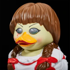 Badeente Numskull TUBBZ Cosplaying Duck - Annabelle (Limited Edition) 13 Badeente Numskull TUBBZ Cosplaying Duck - Annabelle (Limited Edition) -Wohndekoration Geschäft Annabelle Horror TUBBZ Hi Res PL 6